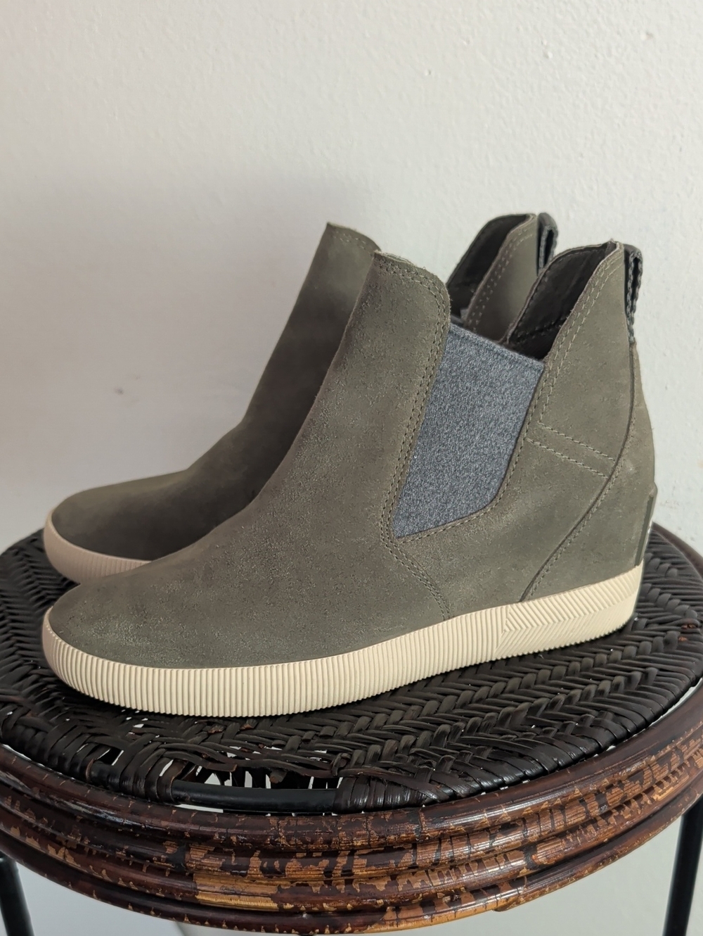 Sorel Women's Green Olive Suede Leather Slip On Wedge Ankle Booties Size 8
